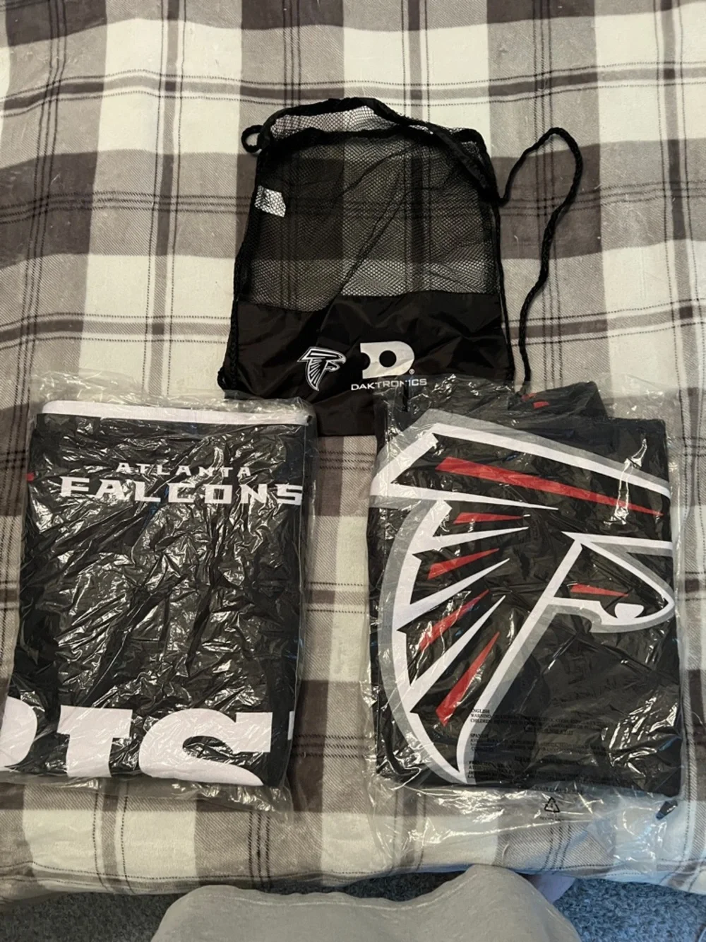 Atlanta Falcons Black Beach Towel - Official Team Logo